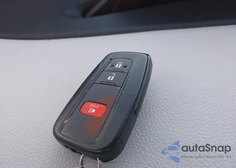 2018 Toyota Prius Four z USA, uszkodzony, nr VIN JTDKARFU5J3055323